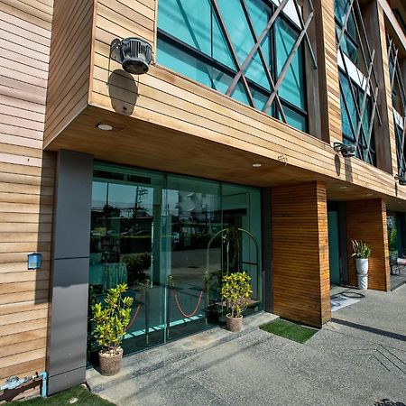 Holatel Hotel Phitsanulok Exterior foto