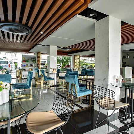 Holatel Hotel Phitsanulok Exterior foto