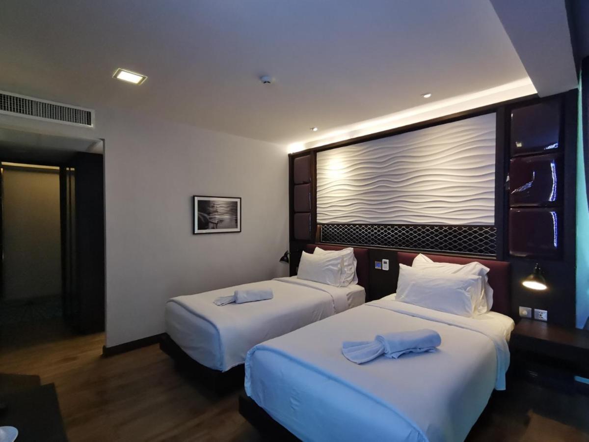 Holatel Hotel Phitsanulok Exterior foto