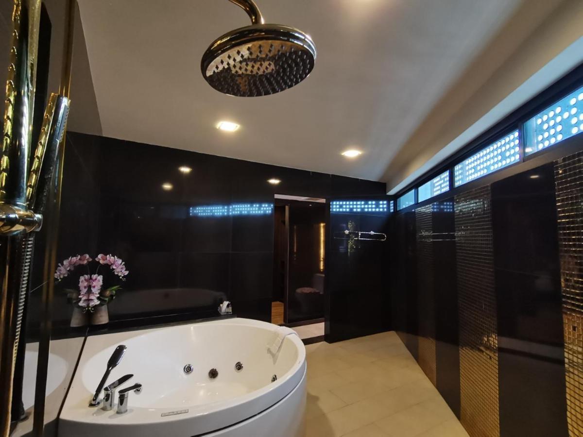 Holatel Hotel Phitsanulok Exterior foto