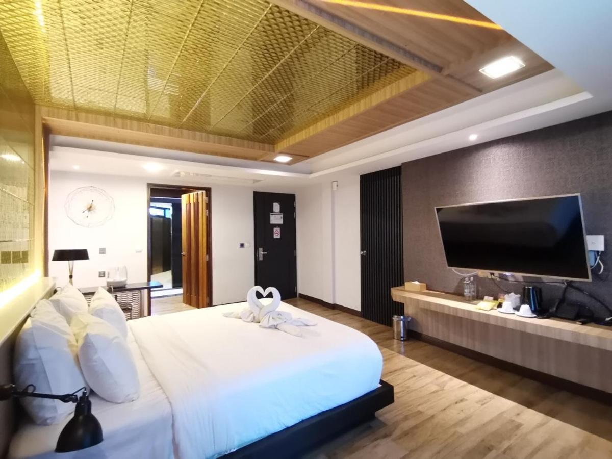 Holatel Hotel Phitsanulok Exterior foto