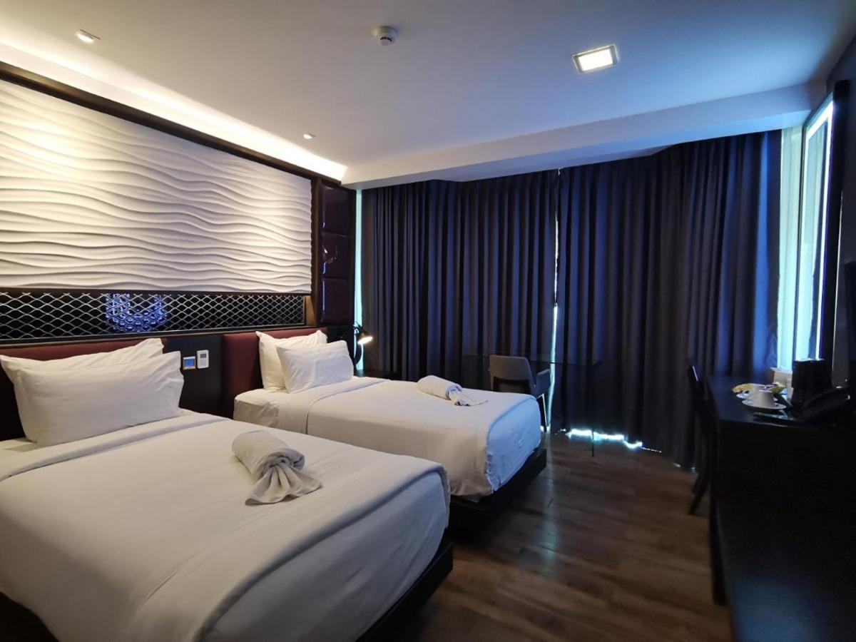 Holatel Hotel Phitsanulok Exterior foto