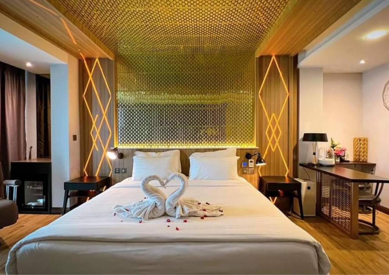 Holatel Hotel Phitsanulok Exterior foto