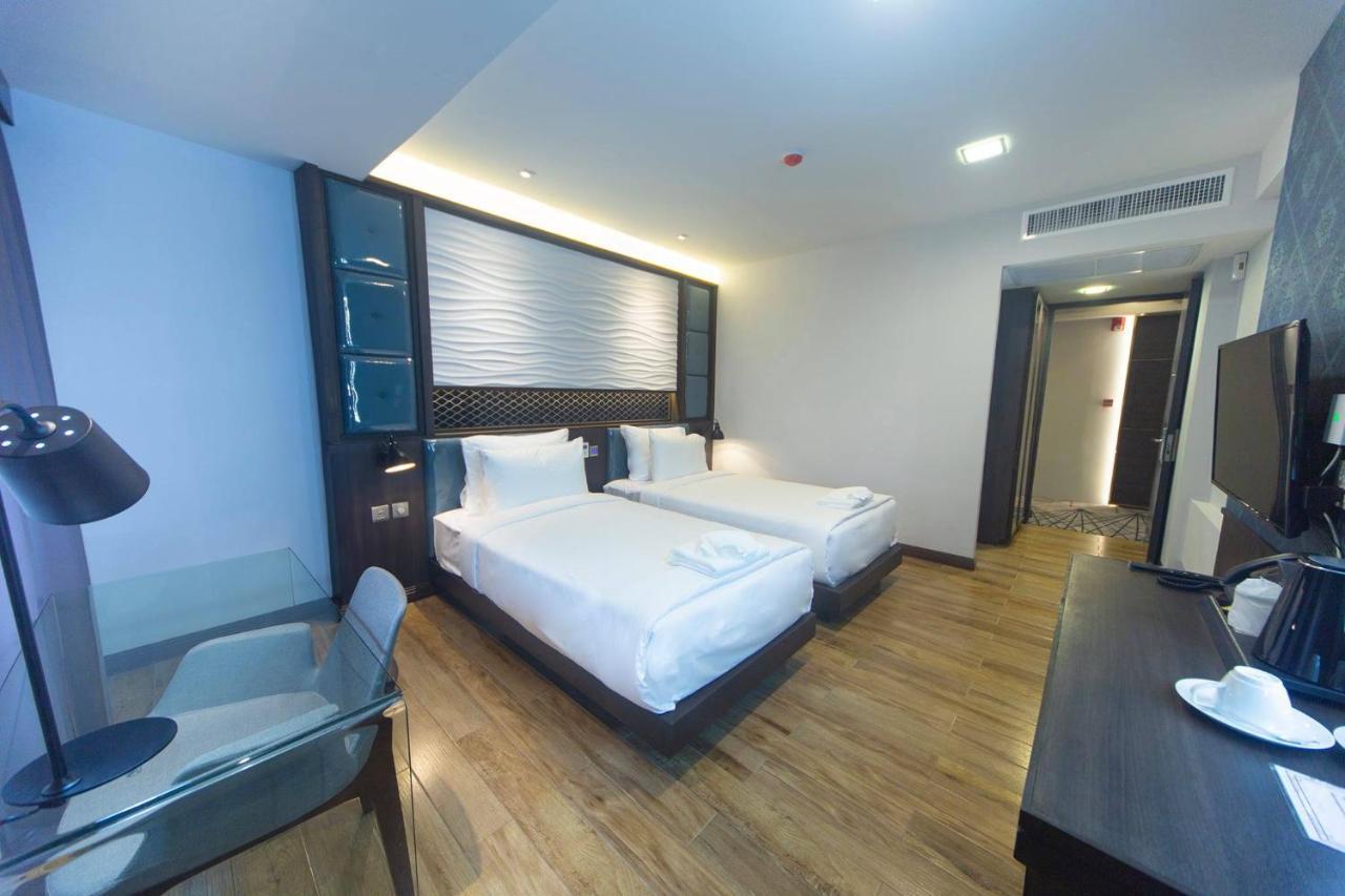 Holatel Hotel Phitsanulok Exterior foto