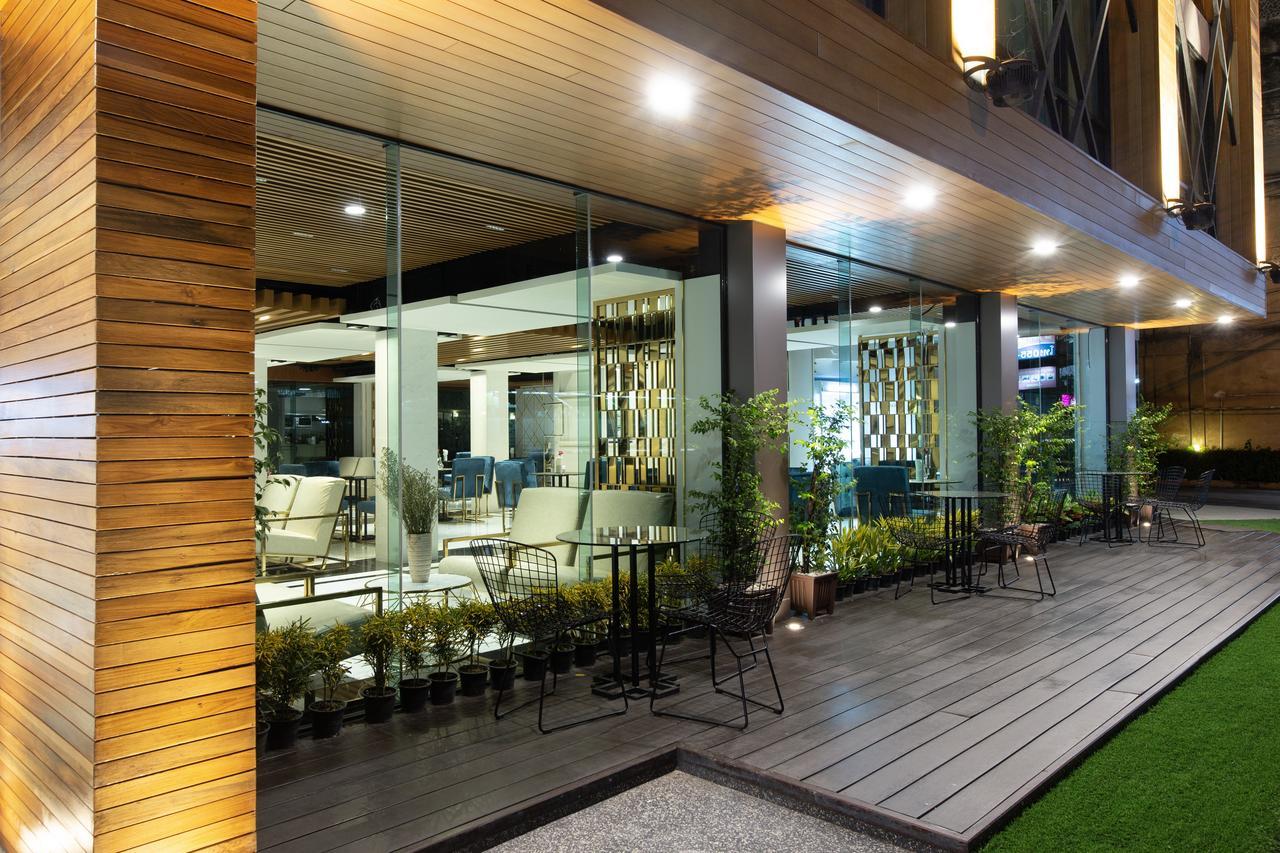 Holatel Hotel Phitsanulok Exterior foto